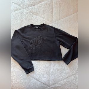 Cropped Nike Crewneck